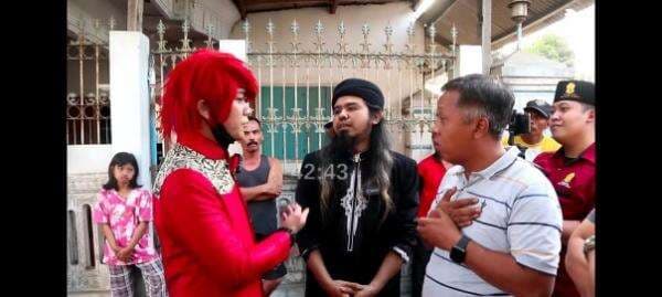 Kepala Desa Ungkap Awal Persaingan Antara Gus Samsudin dan Pesulap Merah di Blitar Â