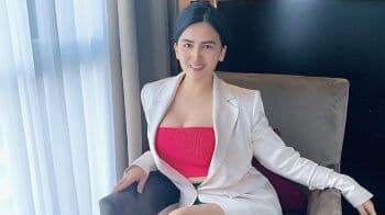 Outfit Cewek Kue ala Diana Dee Starlight, Pakai Rok Super Pendek Makin Menggoda!