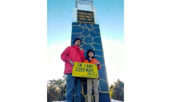 Menakjubkan, Bocah 5 Tahun ini Taklukkan Puncak Gunung Lawu Setinggi 3265 MPDL