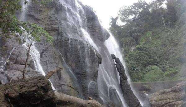Magnet Wisata Curug Caweni, Legenda Janda 99 Kali Menikah