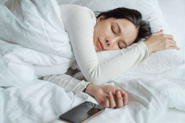 Sleep Call Artinya Telepon Sepanjang Malam, Ini Manfaat dan Dampaknya