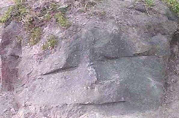 Batu Menangis, Kisah Gadis Cantik Durhaka yang Dikutuk Jadi Batu