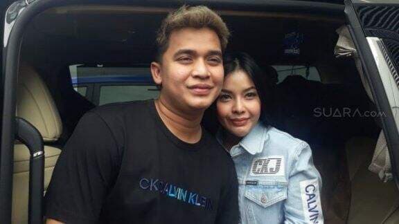 Gak Tahan Lihat Body Mantan Pacar Makin Hot, Elvia Cerolline Langsung `Tembak` Billy Syahputra: Kawinin Gue!