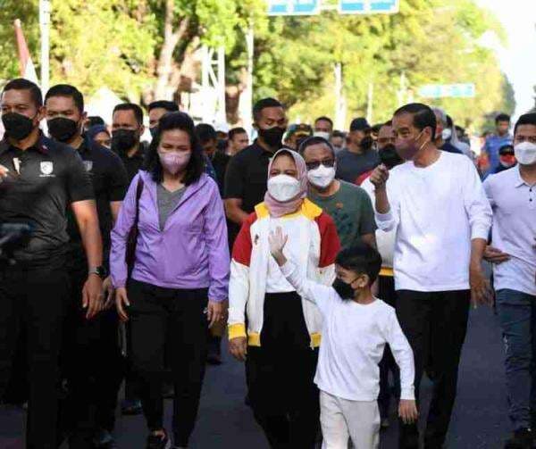 Jan Ethes Jalan Santai bersama Kakeknya, Netizen: Jarang-jarang Bisa CFD-an Sama Anak Wali Kota, Hebat Pak Jokowi!