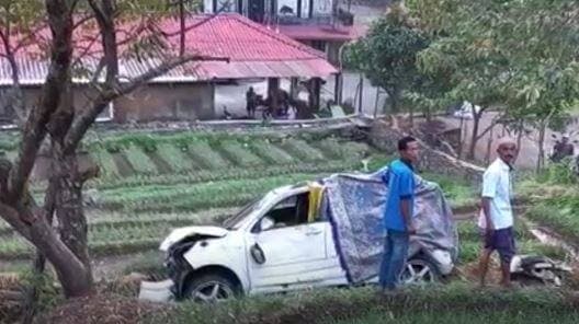 Diduga Rem Blong, Mobil Masuk Jurang di Pacet Mojokerto, 4 Luka-Luka