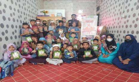 BMH Tebar Iqra dan Alquran untuk 50 Santri Rumah Quran Ummi di Samarinda