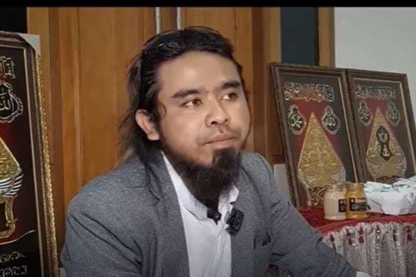 Pendapatan Gus Samsudin Musuh Pesulap Merah Tembus Miliaran