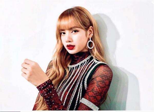 Lisa BlackPink Sempatkan Rekam Video untuk Blink di Tengah Kesibukan