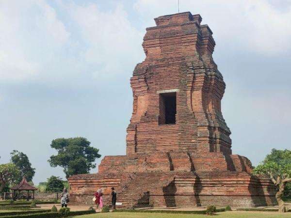 Candi Unik dengan Lubang di Tengahnya, Benarkah Dulunya Tempat Bakar Mayat?