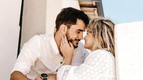 3 Tanda Pria Menikmati Momen Ciuman Bersama Kamu, Dia Bakal...