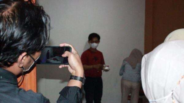 Janda Cantik Berduaan dengan Brondong di Kamar Kos, Diduga Hendak Mesum