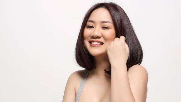 Tante Ernie Unggah dengan Outfit Kasual, Netizen: Duh Menggemaskan