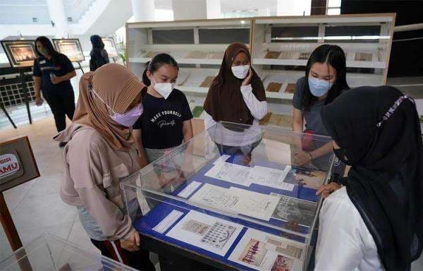 UGM Pamerkan Arsip Kuno, Perkuliahan Pindah dari Keraton ke Bulaksumur