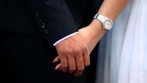 Duh, Istri Ini Buka Lowongan bagi Para Perempuan Cantik untuk Layani Suaminya