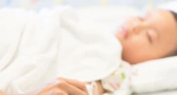 5 Cara Menurunkan Panas pada Bayi di Rumah, Agar Ayah Bunda Tak Perlu Panik