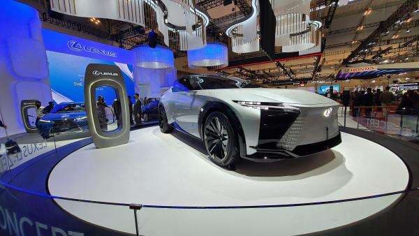 Melihat Detil Lexus LF-Z yang Melantai di GIIAS 2022