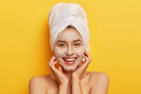 Scrub Wajah 2 Kali Seminggu Bantu Angkat Sel Kulit Mati