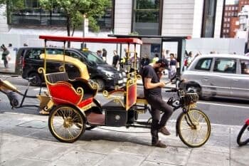 Apes! Naik Becak 10 Menit, Turis Ini Dikenakan Biaya Rp8,9 Juta