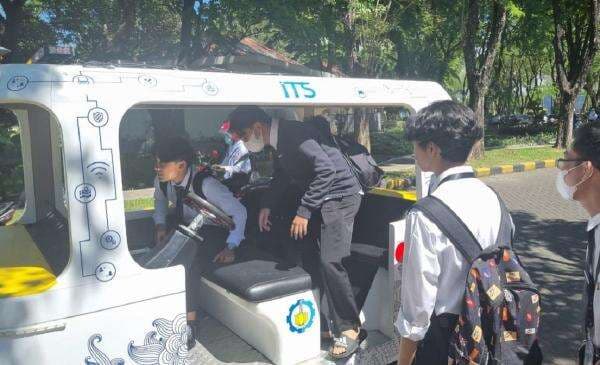 Canggih, Mahasiswa ITS Surabaya Dilayani Mobil Tanpa Pengemudi