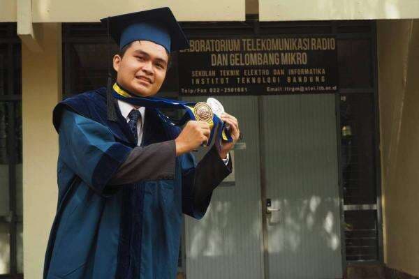 William Mahasiswa ITB Pecah Rekor Lulusan Tercepat, IPK 4