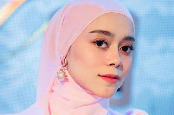 Lesti Kejora Unggah Foto Rizky Billar dan Baby L Tidur, Netizen: seperti Pinang Dibelah Dua Lesti Kejora Unggah Foto Rizky Billar dan Baby L Tidur, Netizen: seperti Pinang Dibelah Dua