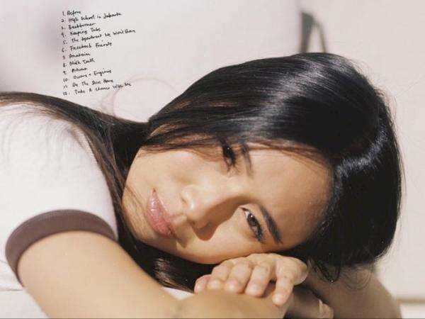 Chord Gitar Lagu 'High School in Jakarta' NIKI, Ingatkan Suasana Sekolah!