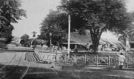 Jembatan Keramat di Kramat Kwitang, Trem Uap di Pasar Senen