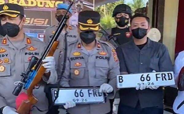 Terungkap! Penembak Airsoft Gun di Bali Naik Mobil Mewah Berpelat Nomor Palsu Terungkap! Penembak Airsoft Gun di Bali Naik Mobil Mewah Berpelat Nomor Palsu
