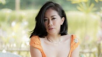 5 Potret Seksi Tante Atien Pesaing Tante Ernie yang Punya Body Goals Yahud!