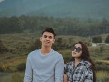 5 Potret Cantiknya Destiara Sari, Istri Kiper Timnas Indonesia Nadeo Argawinata