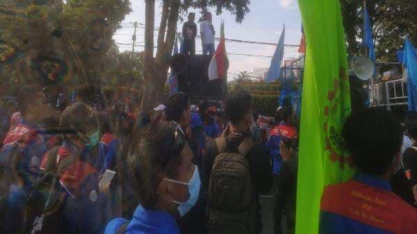 Intip Daftar UMK Jawa Barat 2022, Kabupaten Karawang Bukan Lagi yang Tertinggi!