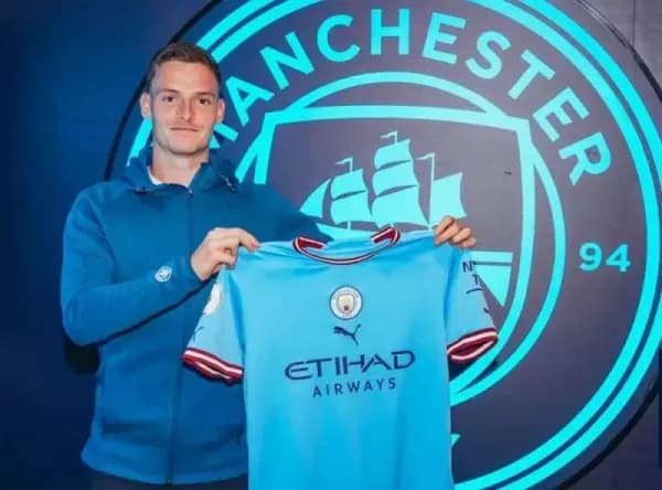 Resmi! Man City Perkenalkan Sergio Gomez Sebagai Pemain Baru