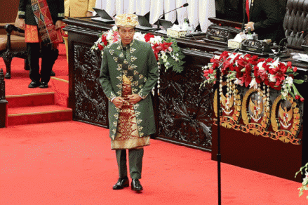 Rancang Baju Adat Jokowi, Desainer Asal Bangka Belitung Ini Kebanjiran Order