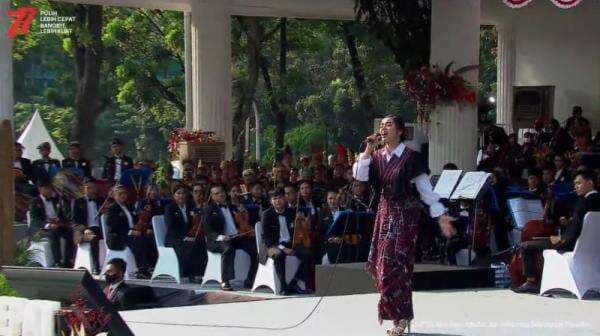 Lyodra Ginting Tampil Elegan saat Upacara HUT Ke-77 RI, Pakai Dress Tradisional