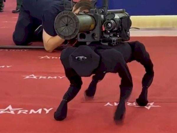 Rusia Punya Robot Anjing Dipersenjatai Roket, Bisa Jadi Andalan Putin di Peperangan Nih!