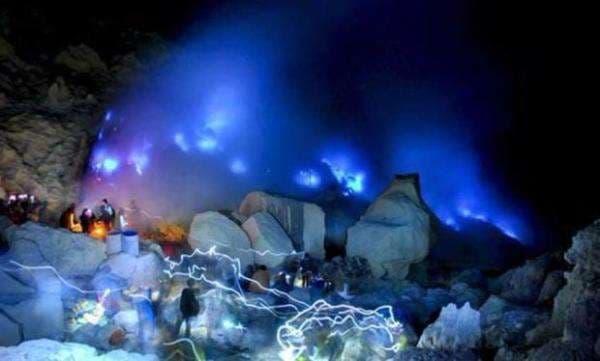 Fenomena Api Biru di Kawah Ijen, Apakah Berbahaya?