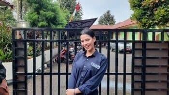 Rayakan HUT Ke-77 RI, Susan Sameh Hibur Lansia di Panti Jompo