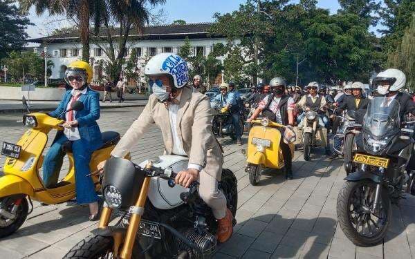 HUT Ke-33 RCTI, Ridwan Kamil Naik Motor BMW Konvoi Bareng Pemain Preman Pensiun