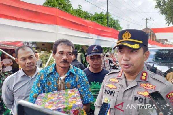 Nabung Belasan Tahun, Warga Cianjur ini Buat Bendera Raksasa di HUT ke-77 RI