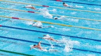 Gaya Renang yang Hampir Sama dengan Gerakan Kaki Katak, Cocok untuk Pemula