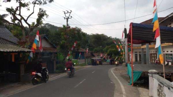 Geber-geber Knalpot saat Lewati Karnaval HUT RI, Pengendara Moge Dihajar Warga
