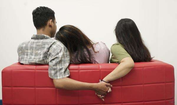 3 Zodiak Suka Selingkuh, Mereka Punya Seribu Alasan Saat Beraksi