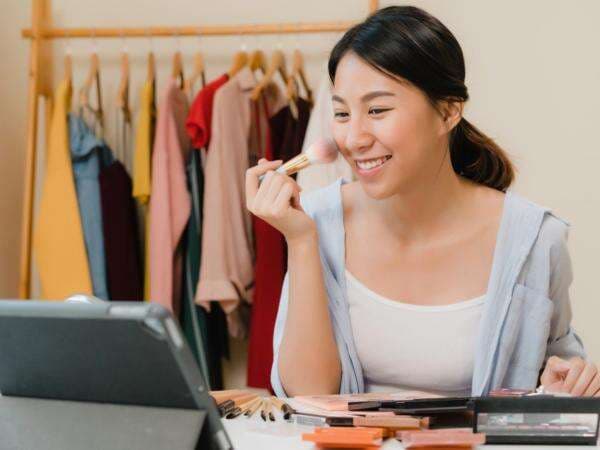 Dandan Sendiri untuk Kondangan? Pakai Produk Makeup Lokal Terbaru Ini, yuk! Dandan Sendiri untuk Kondangan? Pakai Produk Makeup Lokal Terbaru Ini, yuk!