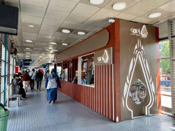 PSI Minta Transjakarta Bongkar Kedai Kopi di Halte Harmoni: Bikin Sengsara Desak-desakan