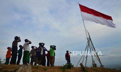 Hukum Hormat kepada Bendera Merah Putih Sama Seperti Mencium Hajar Aswad
