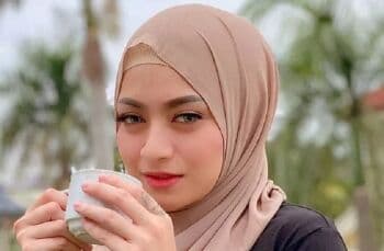 Foto-Foto Nathalie Holscher di Instagram Raib, Kena <i>Hack</i>?