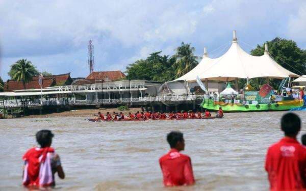 Vakum 2 Tahun, Lomba Perahu Bidar di Sungai Musi Kembali Digelar