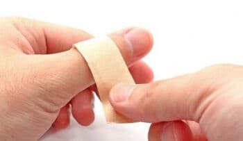 4 Cara Mengatasi Gigitan Lintah, Jangan Sampai Terlambat Diobati!