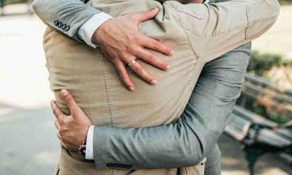 Hindari Kontak Langsung, Jangan Peluk-pelukan Apalagi Sampai Tidur Bareng dengan yang Punya Gejala Cacar Monyet Ya