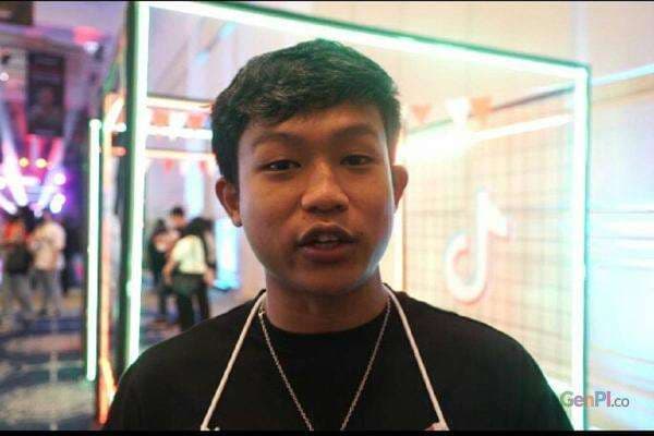 Paris Fernandes Beri Kiat Bikin Konten di TikTok Paris Fernandes Beri Kiat Bikin Konten di TikTok